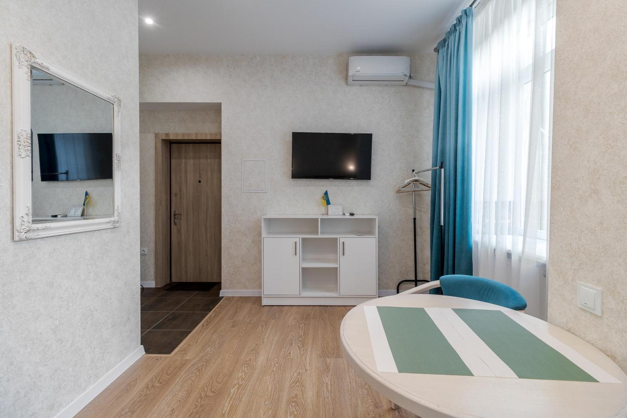 Luxury Flat Near Opera Apartamento Lviv Exterior foto