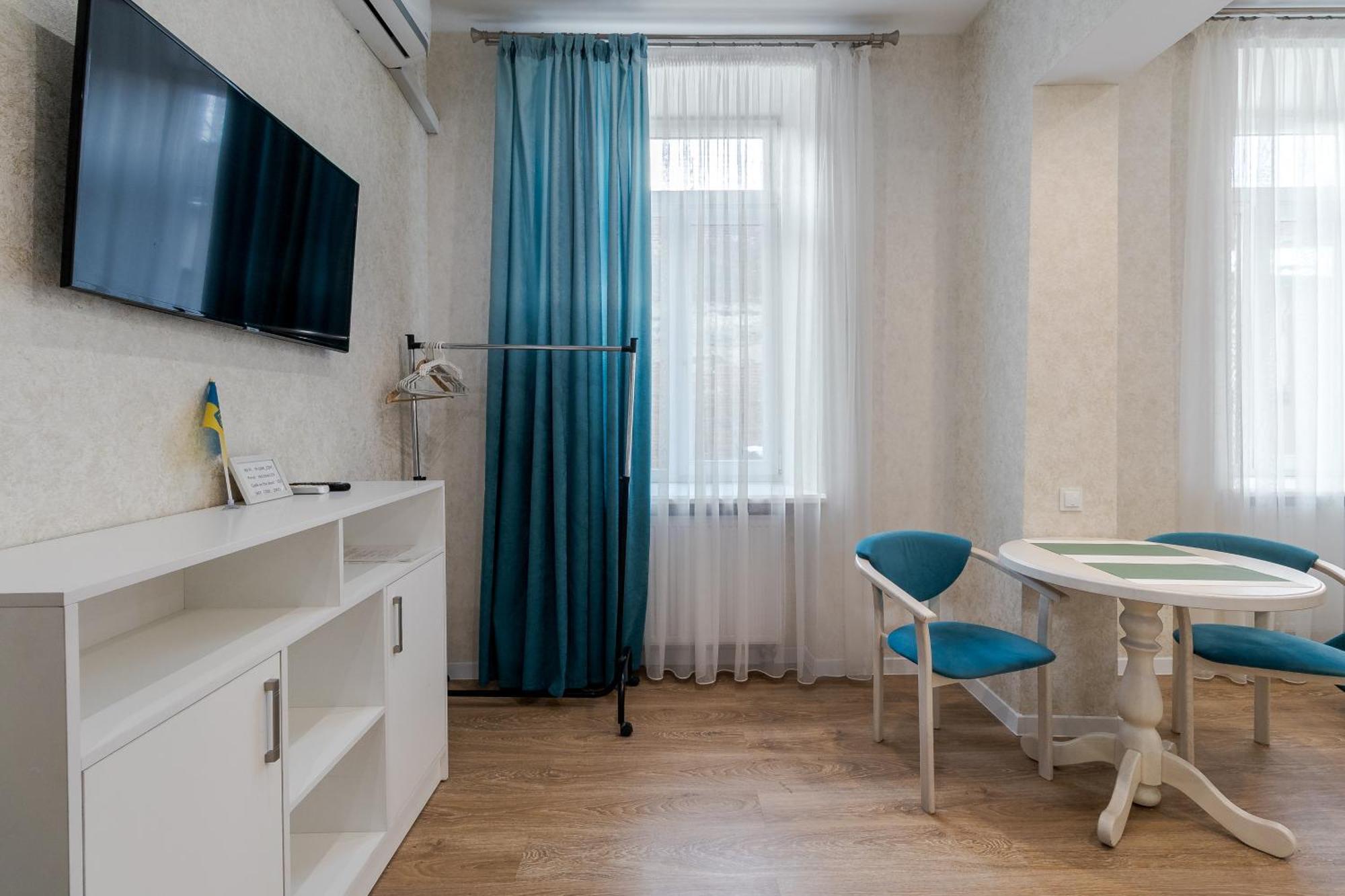 Luxury Flat Near Opera Apartamento Lviv Exterior foto