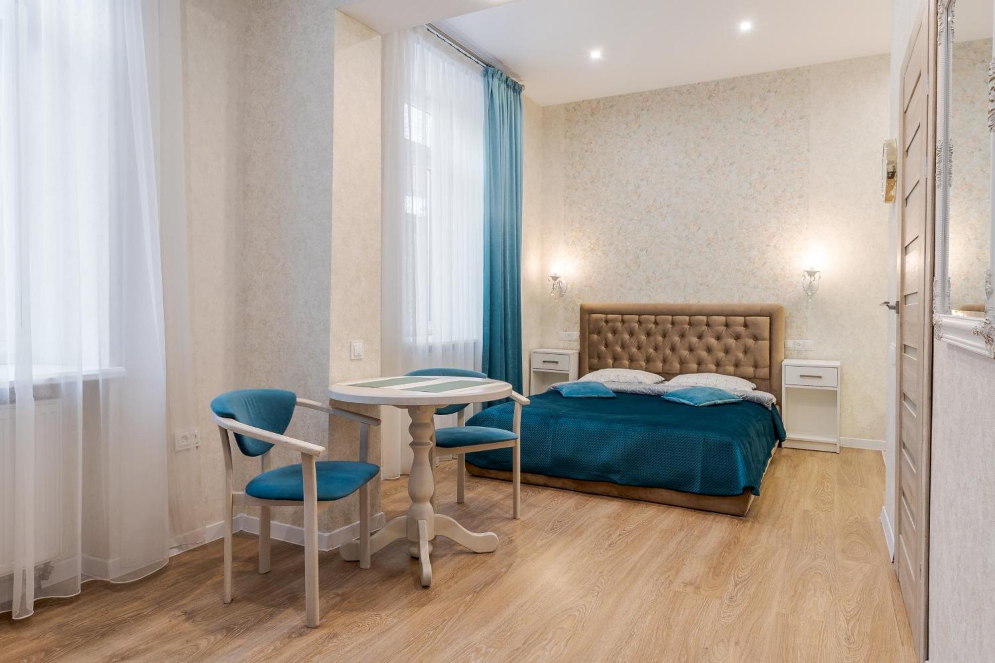 Luxury Flat Near Opera Apartamento Lviv Exterior foto